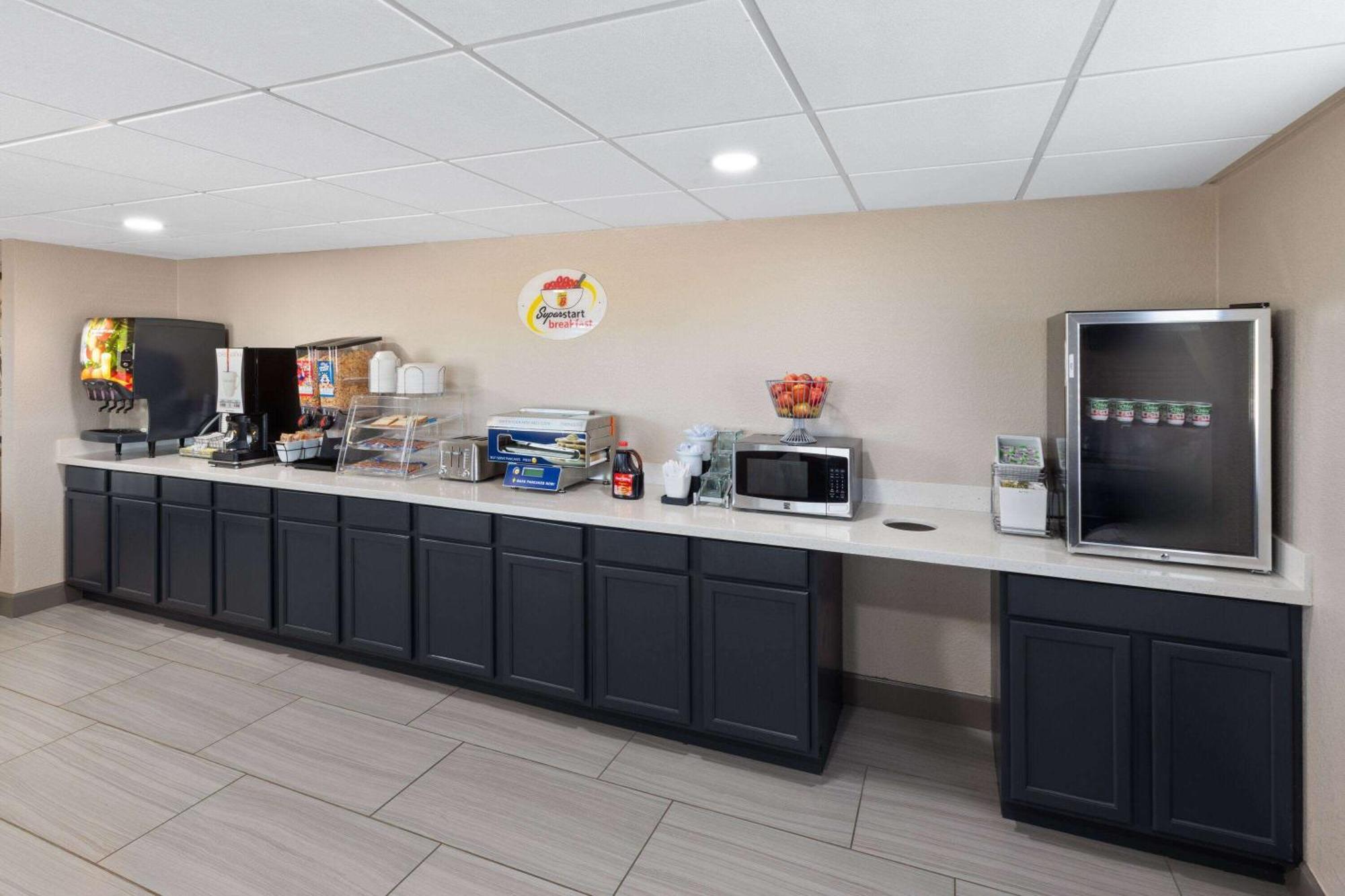 Super 8 By Wyndham Buffalo Luaran gambar