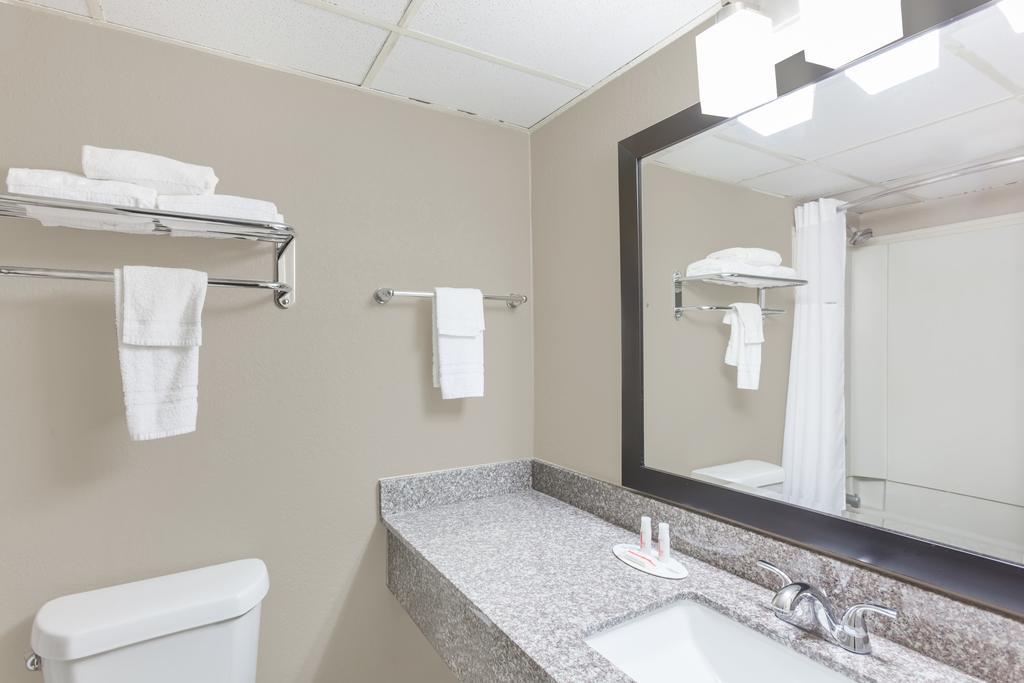Super 8 By Wyndham Buffalo Luaran gambar